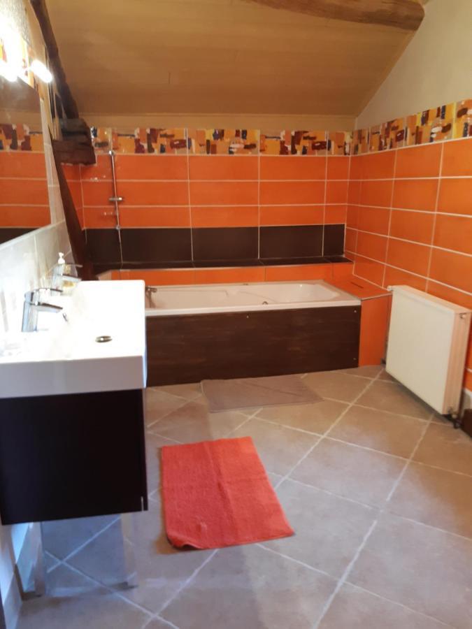Chambre Familiale Avec Piscine Chauffee Et Jacuzzi Bernadets-Debat Exterior foto