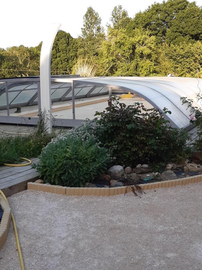 Chambre Familiale Avec Piscine Chauffee Et Jacuzzi Bernadets-Debat Exterior foto